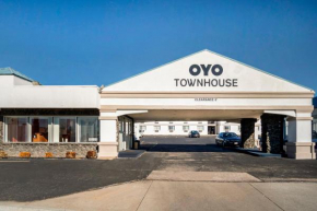  OYO Townhouse Dodge City KS  Додж Сити